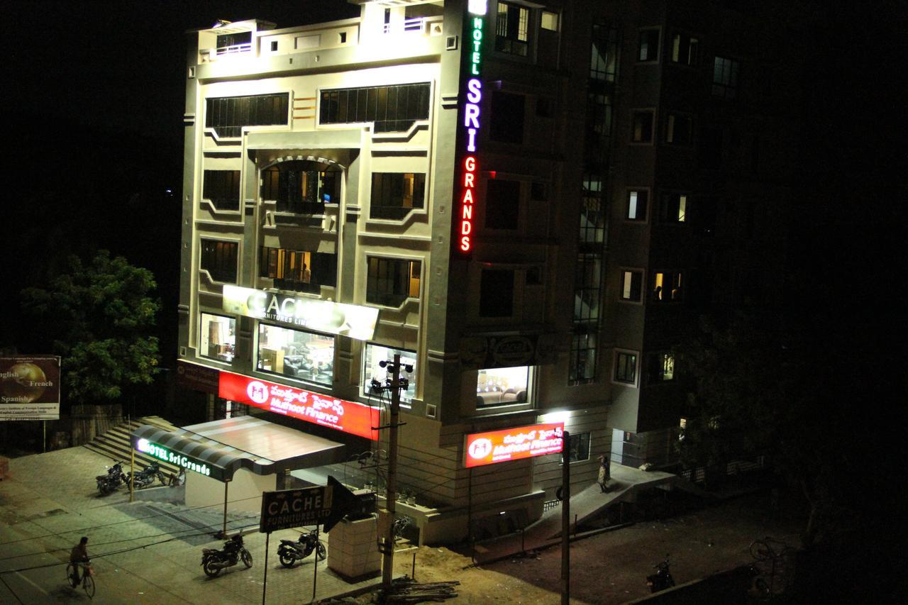 Hotel Sri GrandsRājahmundry エクステリア 写真